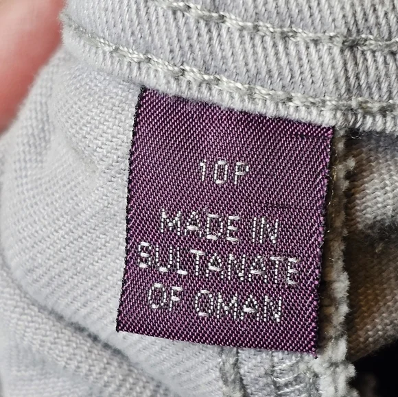 Gloria Vanderbilt, Women's 10P. Light Gray Pants. - Picture 4 of 4